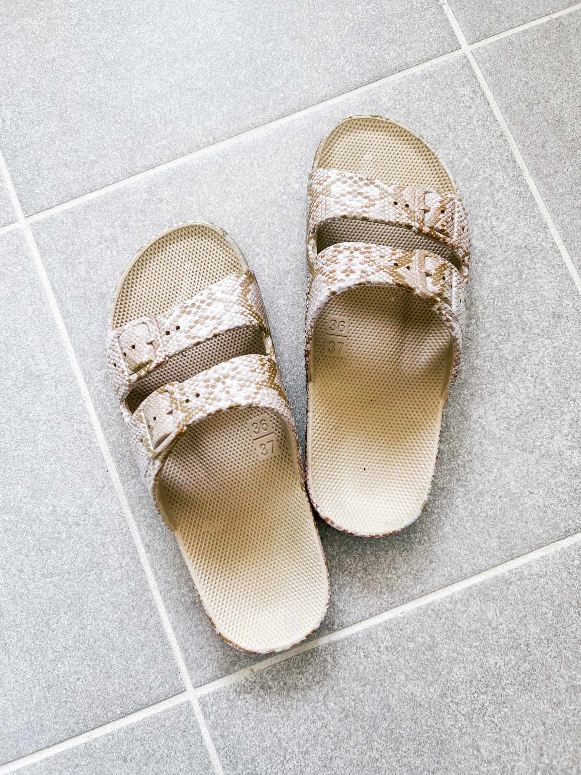 Freedom Moses Slides | Neutral Summer Sandals