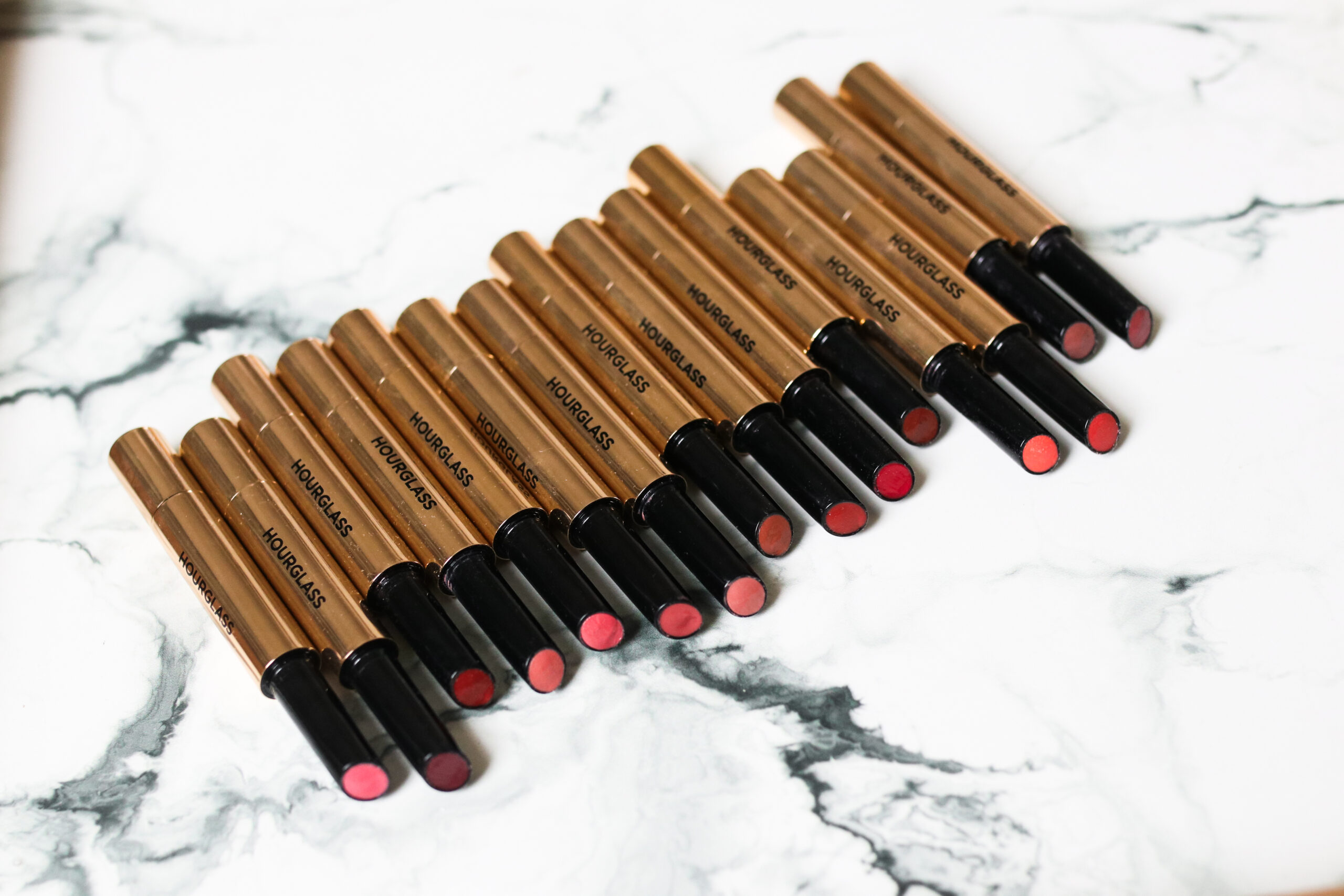 Hourglass Phantom Volumizing Glossy Balm