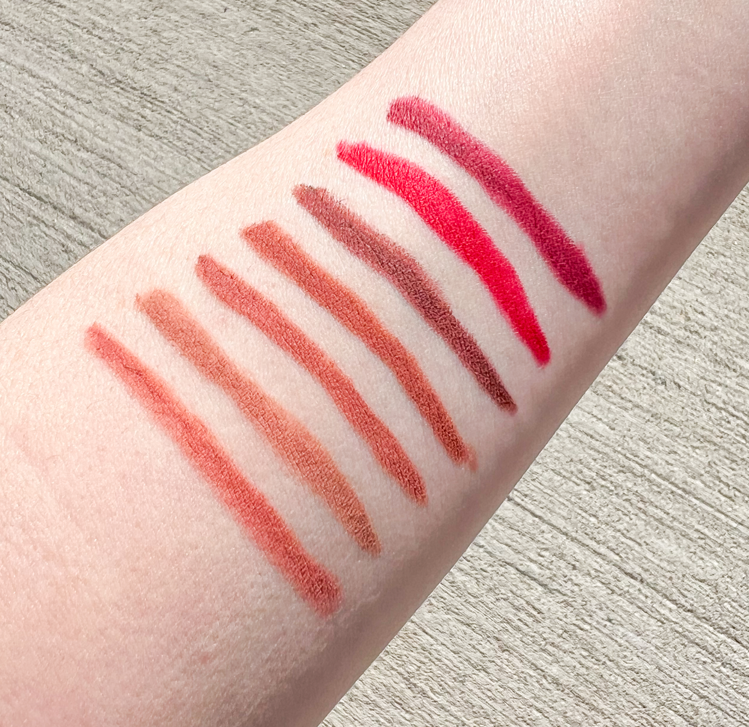 Hourglass Shape & Sculpt Lip Liners swatches